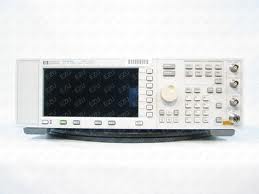 Agilent (HP) E4426B 4 GHz Analog RF Signal Generator with Analog Modulation Features